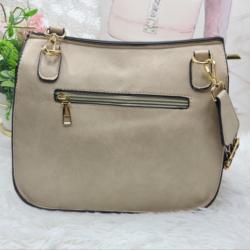 Vegan Saddle Crossbody Bag - Picture 3 of 5